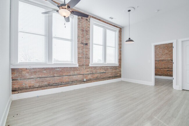 Building Photo - 2 Bedroom 2 Bath Apartment in Downtown Harlem