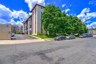 Building Photo - 805 29th St