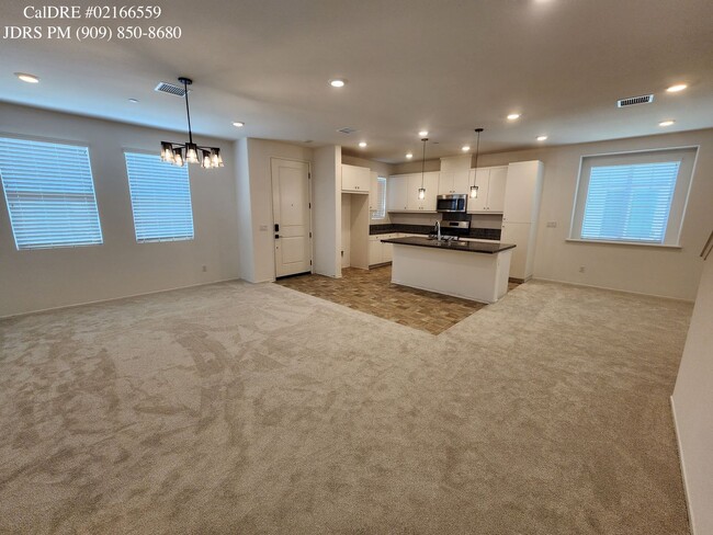 Building Photo - PRICE LOWERED! Fontana 4 Bedroom Home