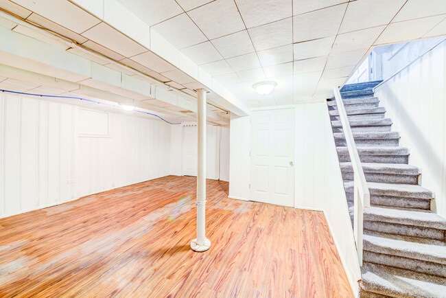 Building Photo - 103 Harwood St