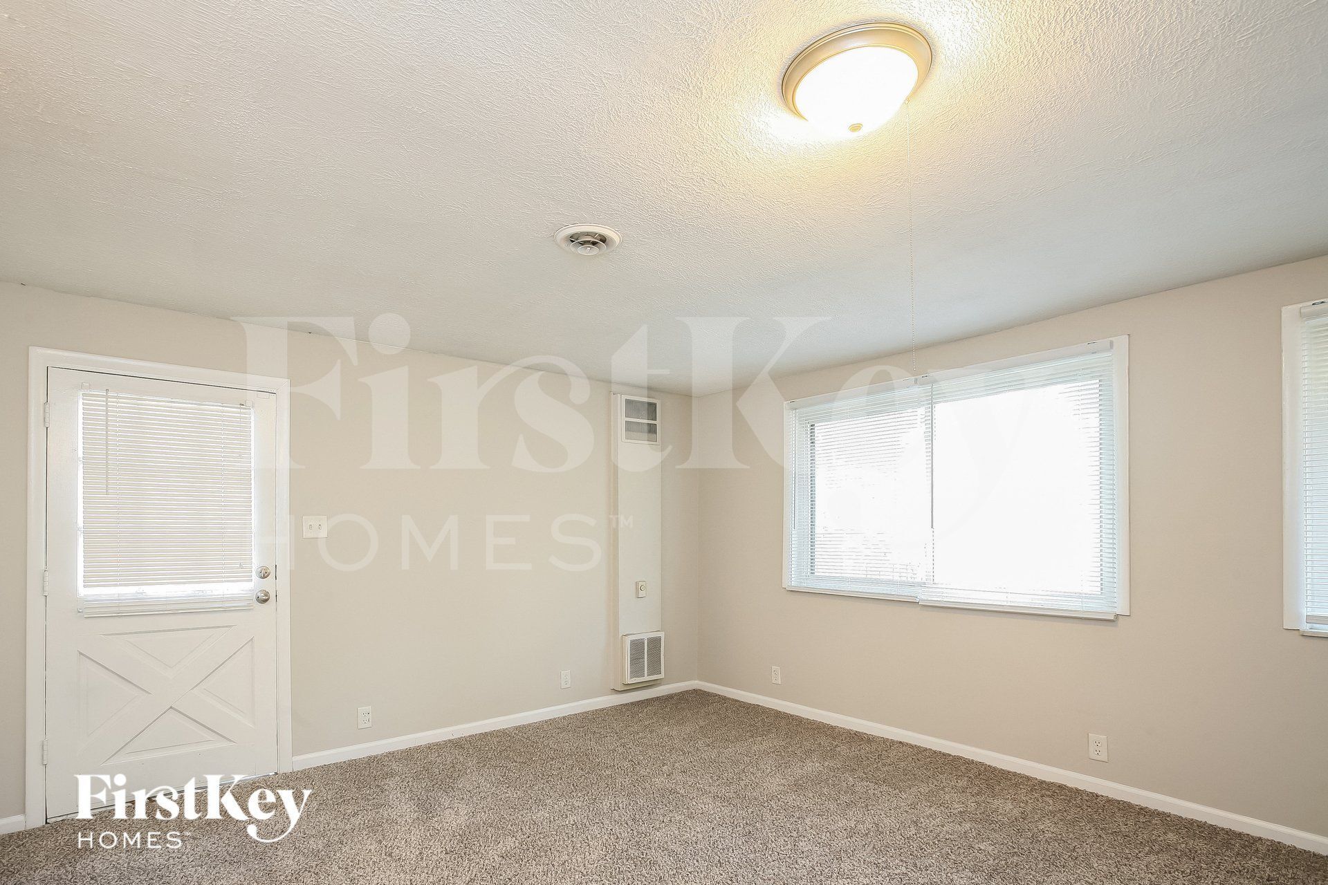 Building Photo - 6925 Bloomfield Dr E