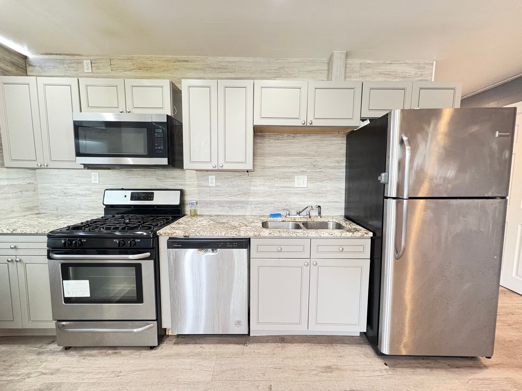 Building Photo - 5807 Hobart St