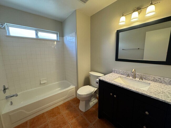 Building Photo - 3 Bedroom - 2 Bath - 1515 Sq. Ft. - in Gil...
