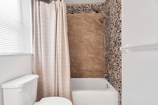 Building Photo - 416 Buttonwood Pl