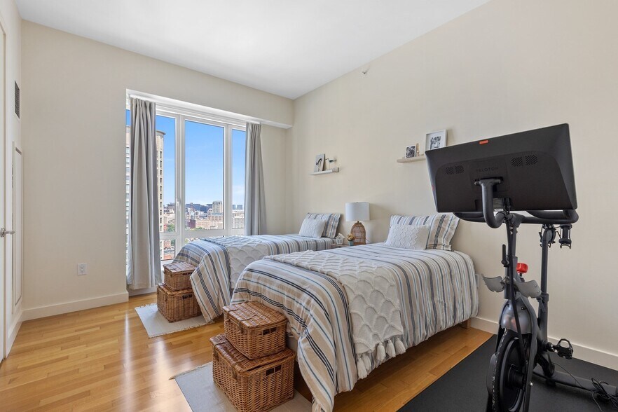 Building Photo - 400 Stuart St