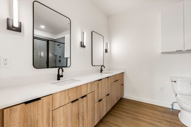 Building Photo - ***949 SE 10th Street***