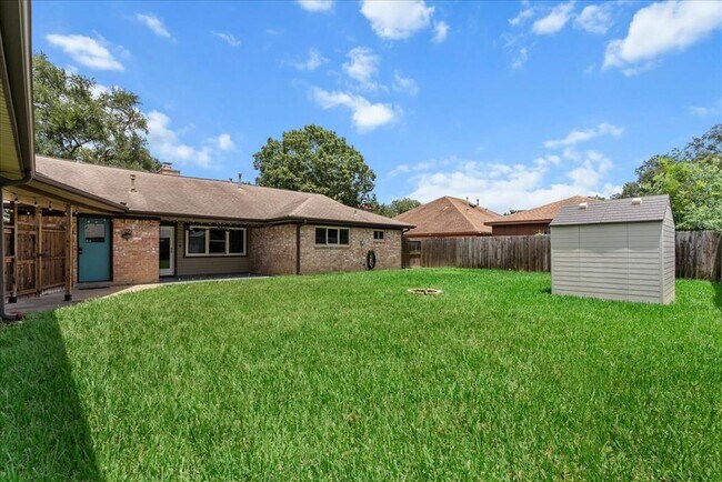 Building Photo - 3319 Meadowcreek Dr