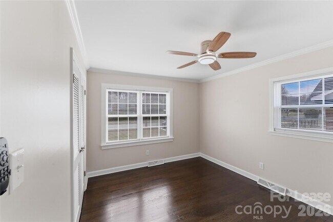 Building Photo - 4000 Fieldcrest Rd