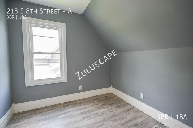 Building Photo - 218 E 8th St