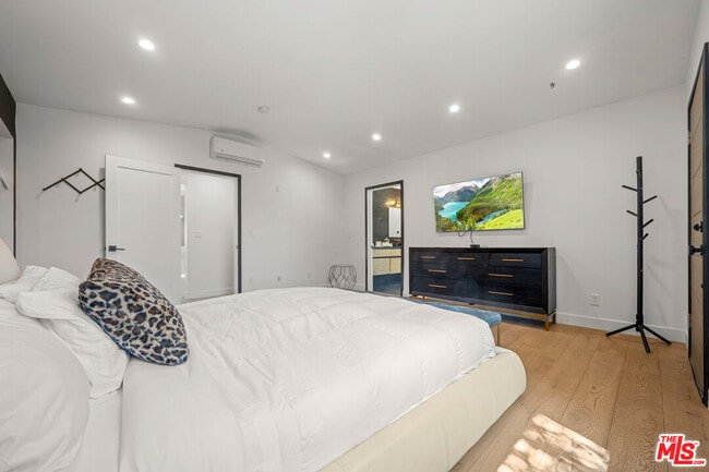 Building Photo - 20159 Hatteras St