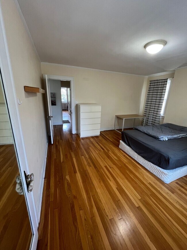 Building Photo - 3 Bedroom Squirrel Hill Home Available Now!