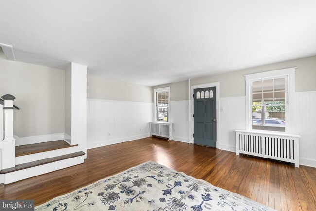 Building Photo - 762 Pilgrim Ave