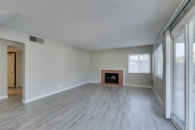 Building Photo - 2340 Belvedere Dr