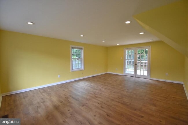 Building Photo - 7804 Ridgewood Dr