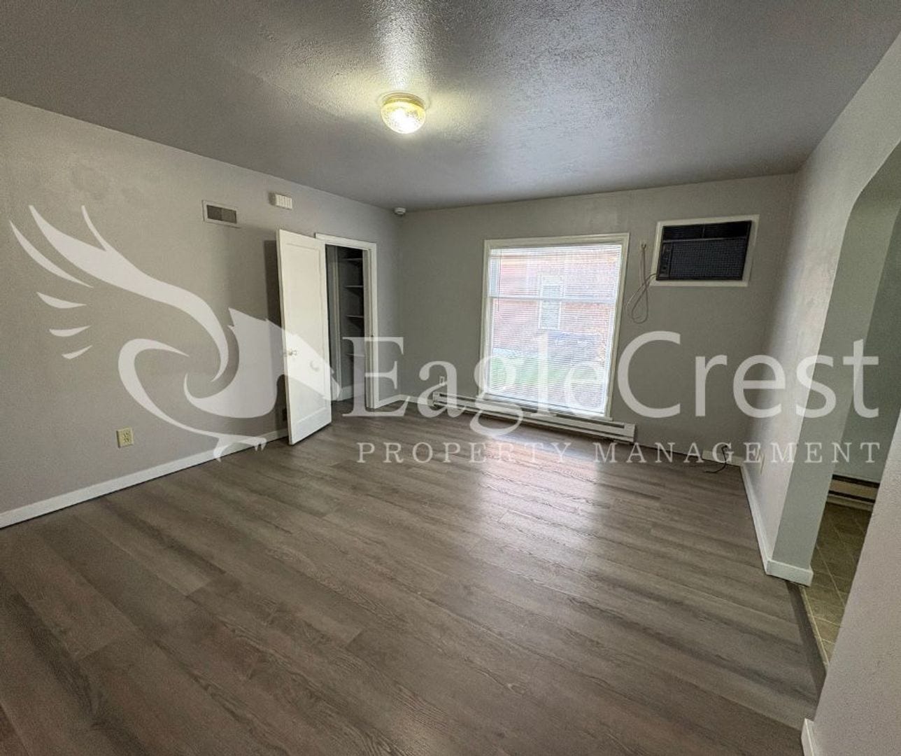 Building Photo - 401SUMACH