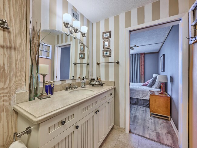 Building Photo - 10600 S Ocean Dr