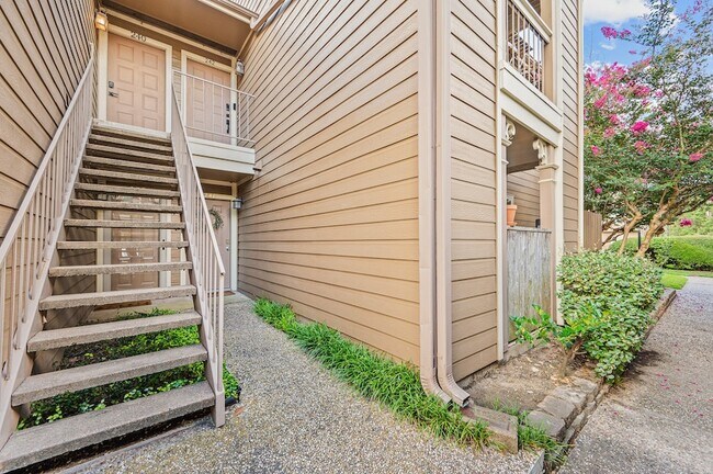 Building Photo - 1860 White Oak Dr