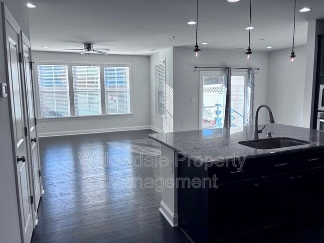 Building Photo - 1056 Midvale Ave