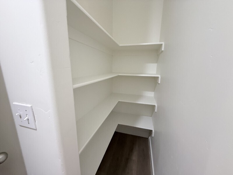 Building Photo - 4799 Topcrest Dr