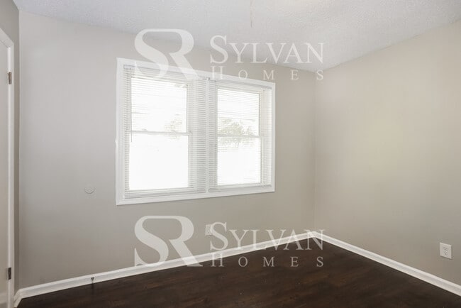 Building Photo - The living is easy in this 3 bedroom, 1.5 ...