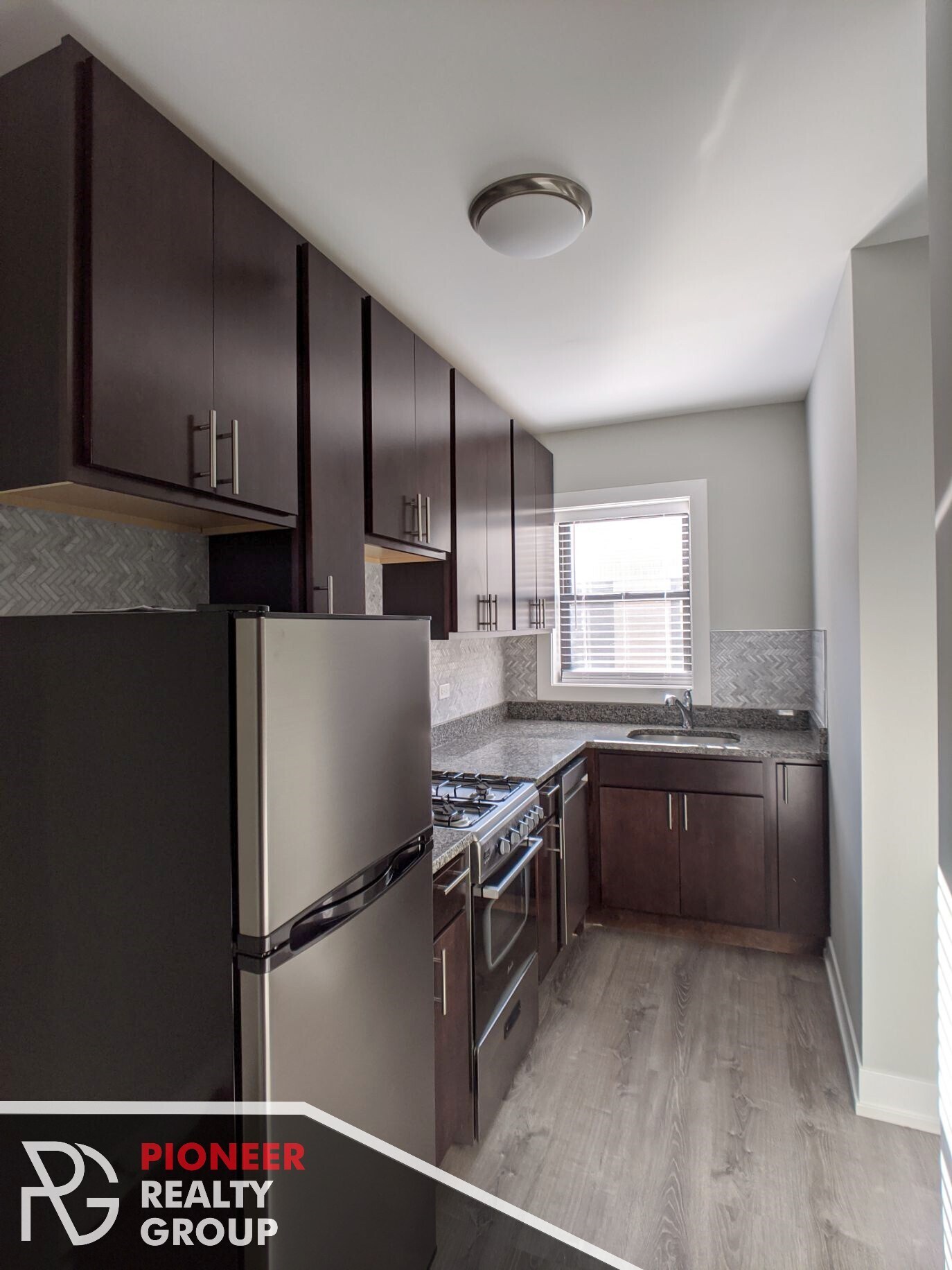 Building Photo - 437 W Belden