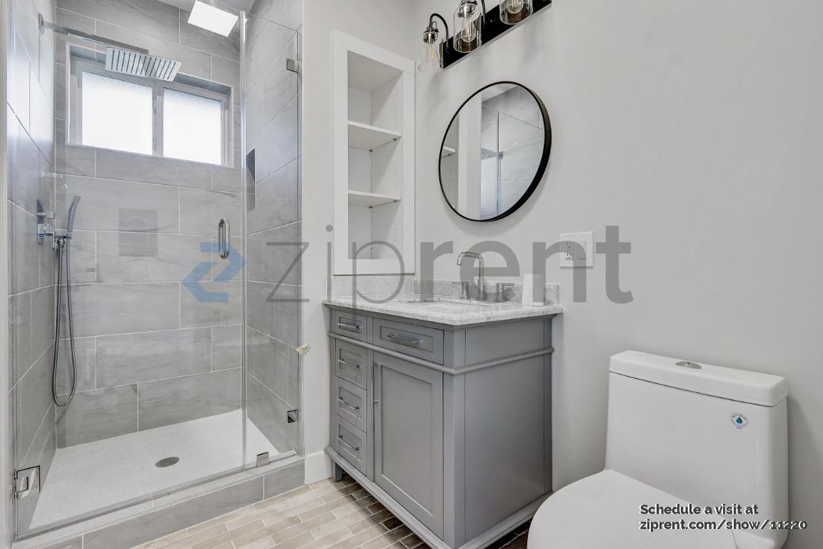 Building Photo - Unit A