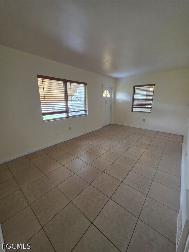 Building Photo - 102 Connecticut Rd