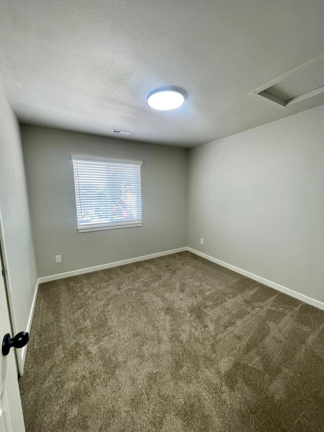Building Photo - 1011 De La Vista Ln