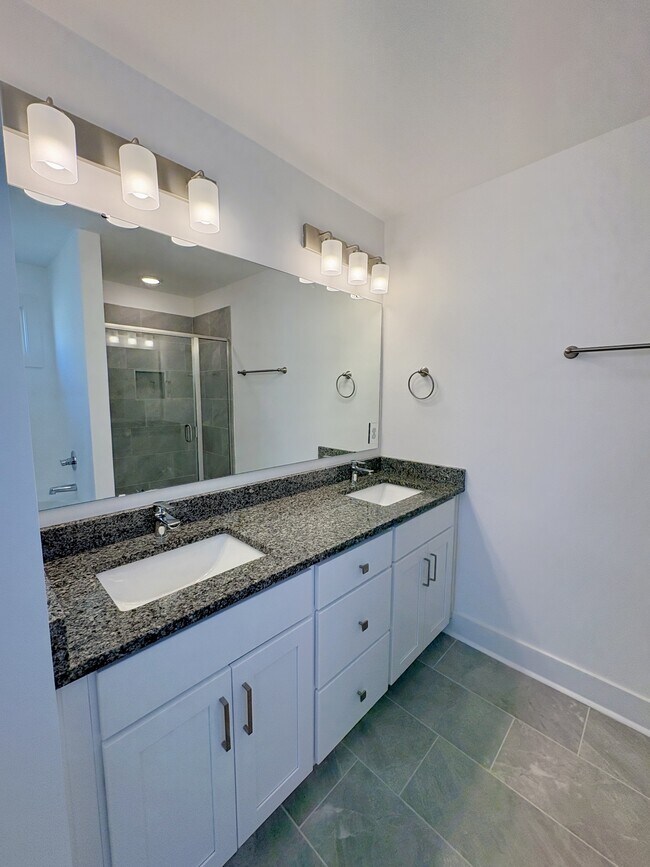 Building Photo - 131 Bourbon St