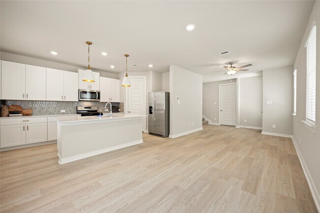 Building Photo - 10015 Rustic Charm St
