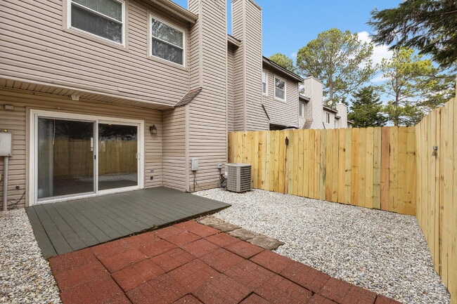 Building Photo - !Wow! Updated townhouse for rent Virginia Beach