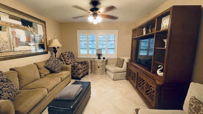 Building Photo - 6165 Sunny Pointe Cir