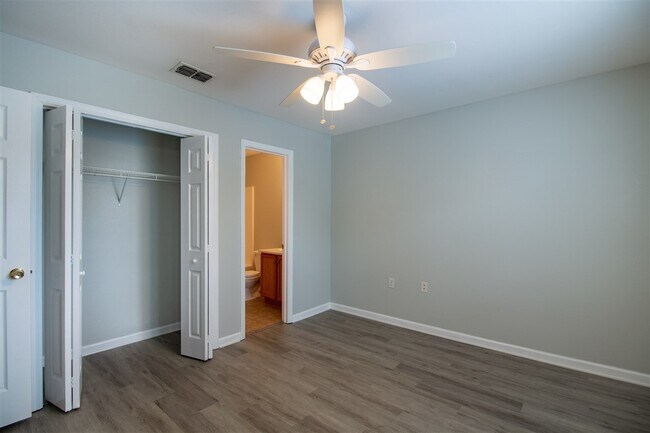 Building Photo - 2738 W Tharpe St