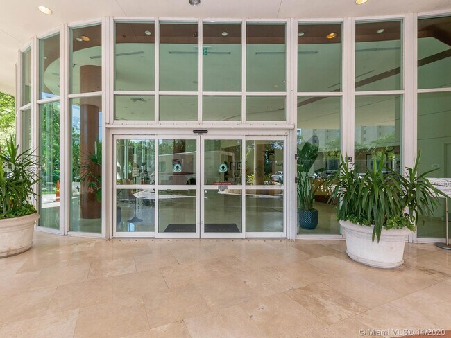 Building Photo - 2475 Brickell Ave