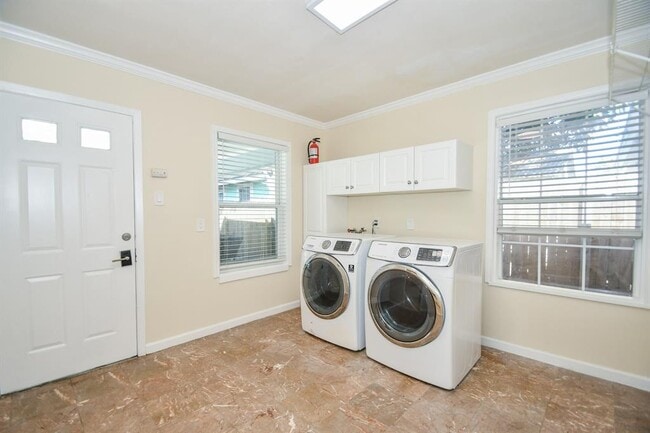 Building Photo - 4113 Edison St