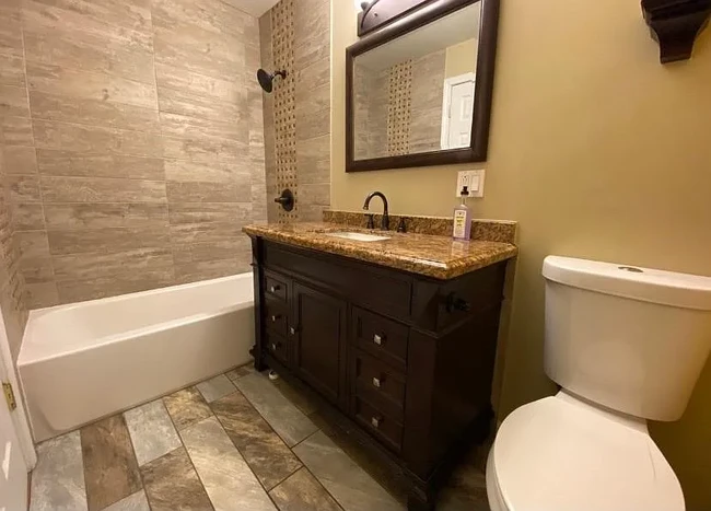 Fully updated full bath with soaking tub and shower - 940 E Old Willow Rd