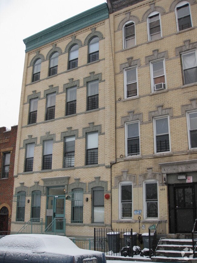 Building Photo - 651 Knickerbocker Ave