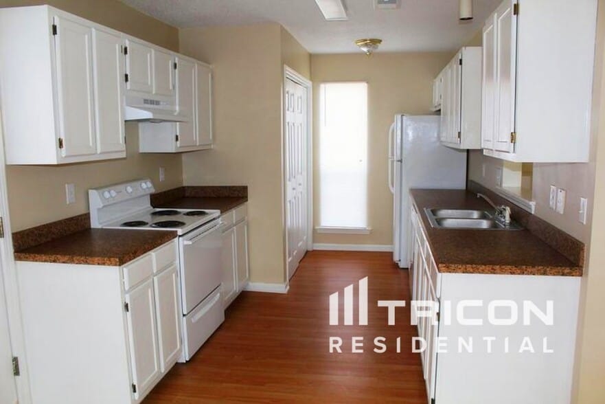 Building Photo - 223 Green Rose Rd