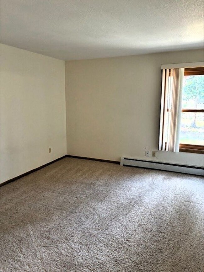 Building Photo - Long Term Rental- Buffalo Village BB208