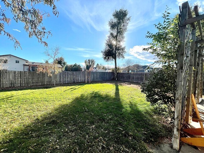 Building Photo - Beautiful updated 3 bedroom 2 bath home in Greeley!