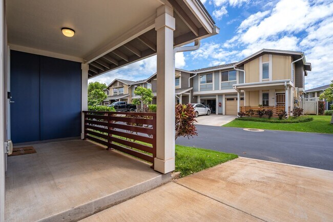 Building Photo - Fully Furnished Townhome with Garage, 3 bedroom/2.5 Bathroom at Kamalani Flats