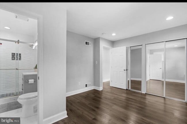Building Photo - 9802 Cherry Tree Ln