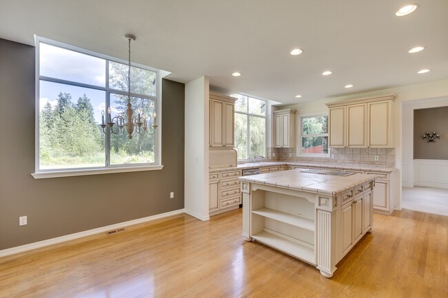 Building Photo - Prestigious Bothell Home on almost 3 Acres!