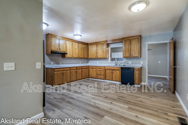 Building Photo - 3005 W Lathrop Rd