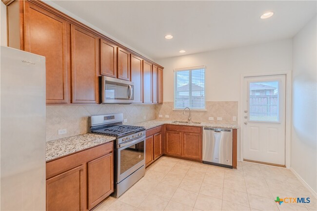 Building Photo - 462 Martha Dr