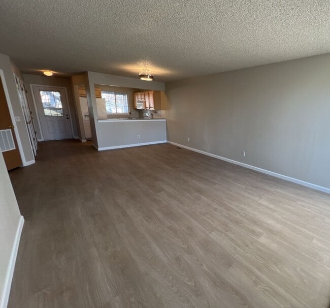 Building Photo - 3 Bedroom 2 Bathroom Home in Roxborough