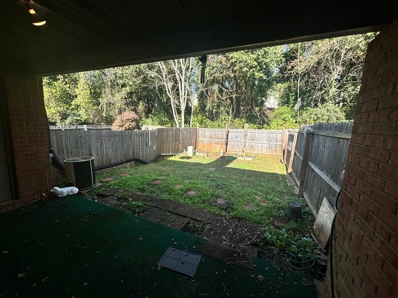 Building Photo - 4698 Shumate Dr