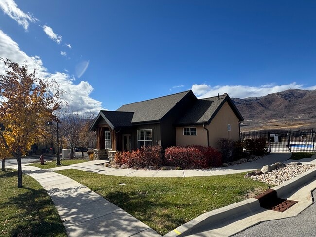 Building Photo - 532 W Heritage Way