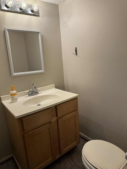 Building Photo - 4204 Tremont St