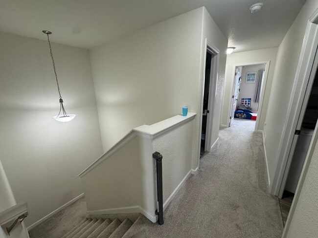 Building Photo - Stylish 3-Bedroom Townhome with Mountain Views & 2-Car Garage